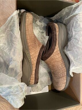Merrell Women’s Tan & Brown Slip-On Clog